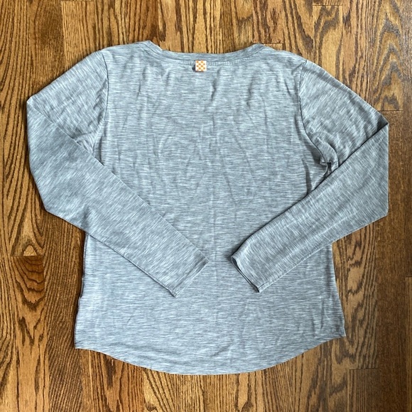 Excellent condition, Gray Nike Long Sleeve Tennessee Shirt size women’s medium - Picture 4 of 7